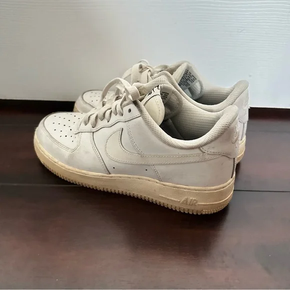 Size 8.5 Nike Women’s Air Force 1 ’07 Low Sail Beige Leather Sneaker Casual Shoe - Picture 5 of 8